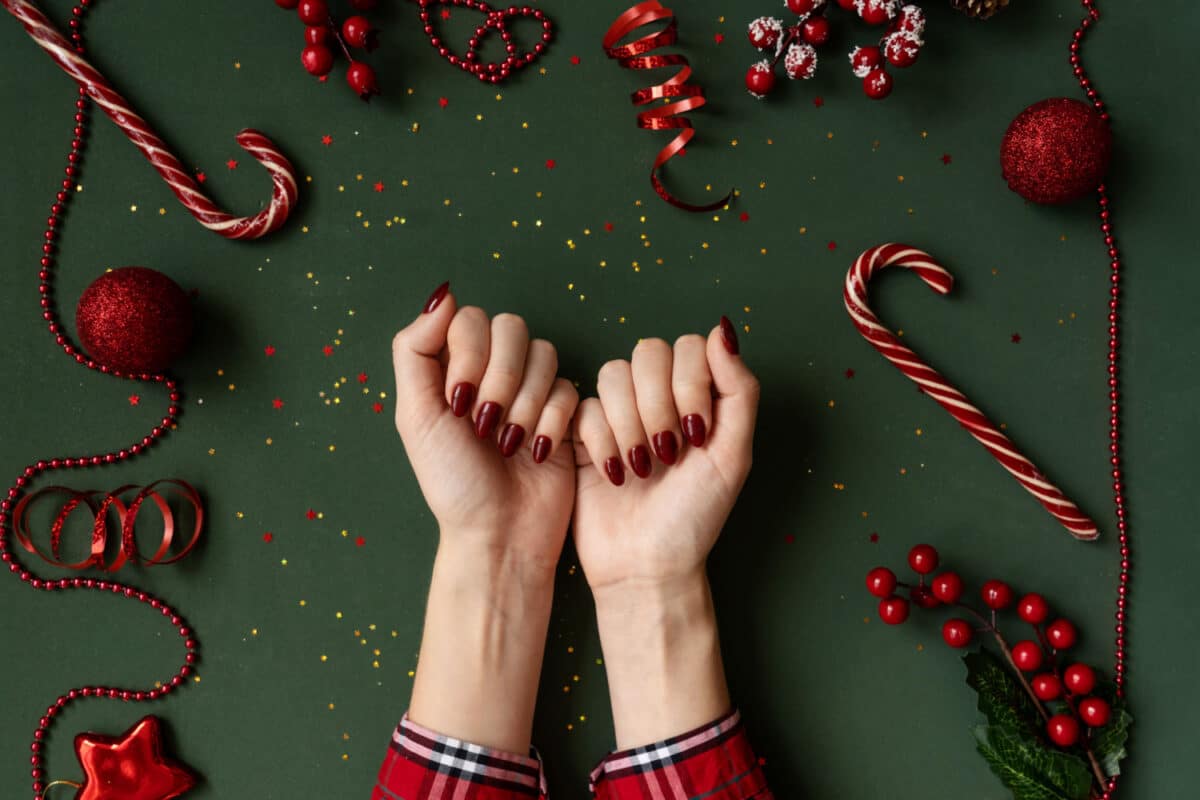 Christmas Nail Designs to Sleigh Your Holiday Look