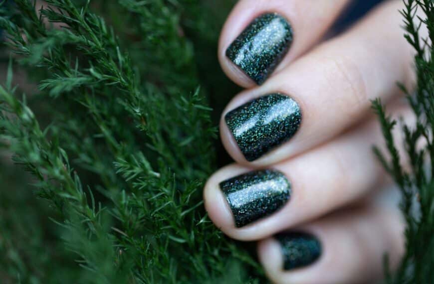 Green Glitter Nails: Sparkle and Shine in Every Shade