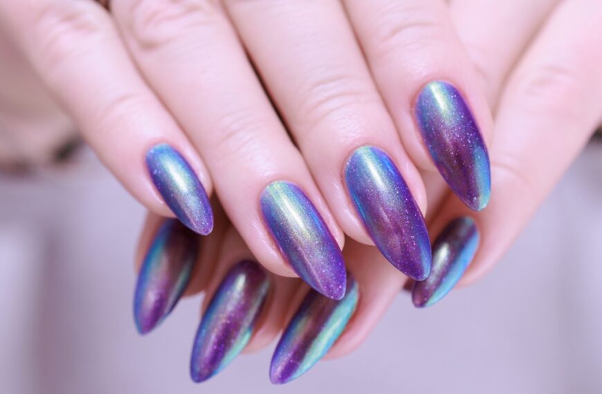 Purple Chrome Nails: Shine Bright!